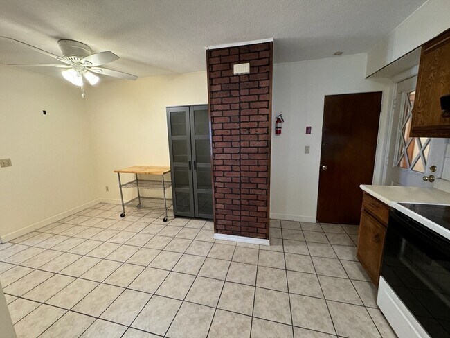 Building Photo - 256 Powder House Blvd