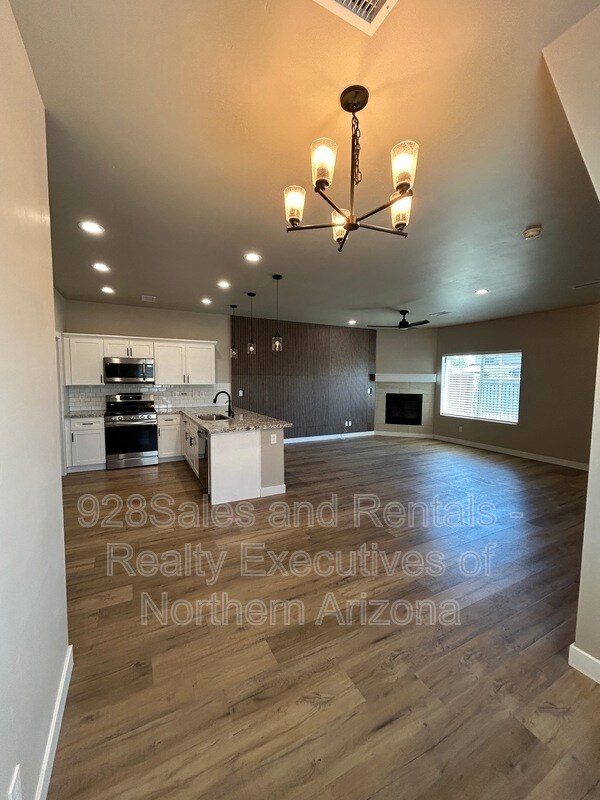 Foto del edificio - 12217 Bliss Ave