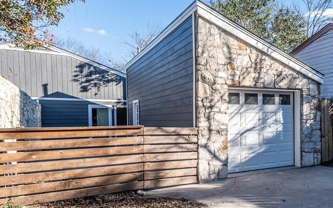 Building Photo - 916 Sirocco Dr