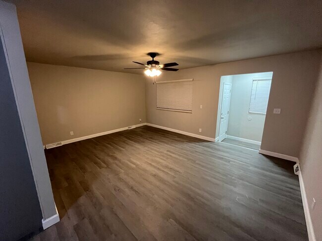 Building Photo - 41 Eastland Dr