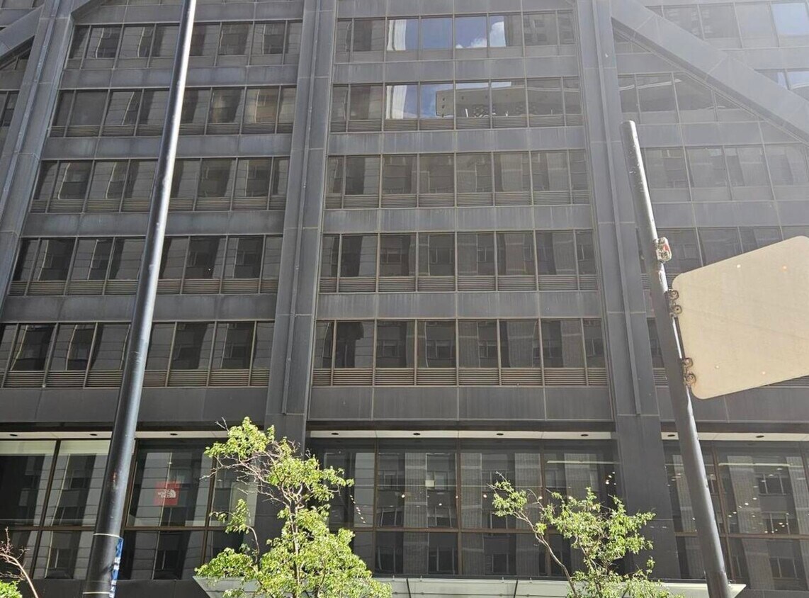Foto principal - 175 E Delaware Pl