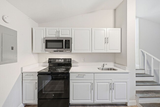 Foto del edificio - Completely Renovated 2BR/1BA Home on Extra-Large Lot in Jacksonville's Trout River Area***APRIL S...