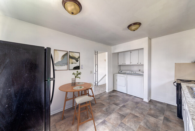 Kitchen/Dining Area - 6317 Grovenburg Rd