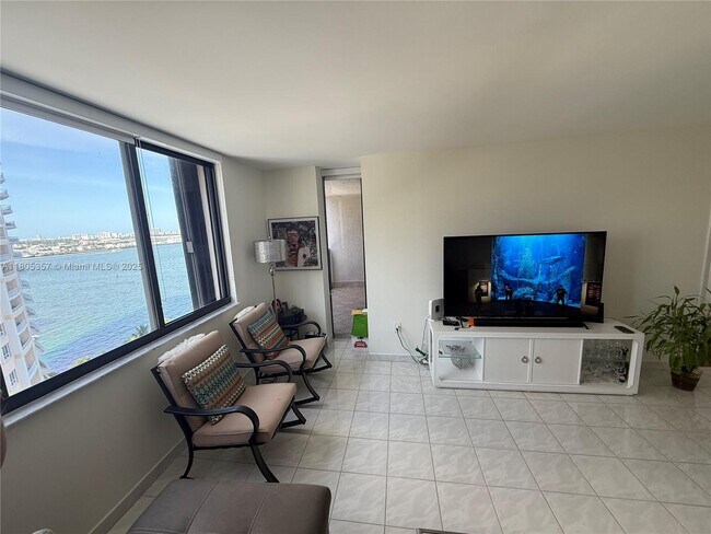 Foto del edificio - 540 Brickell Key Dr