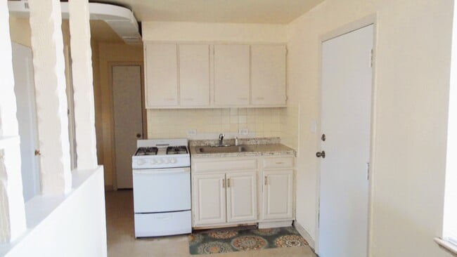 Building Photo - 1929 S Elati St