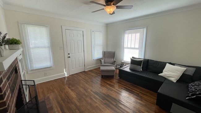 Building Photo - Unfurnished Annual Rental Available