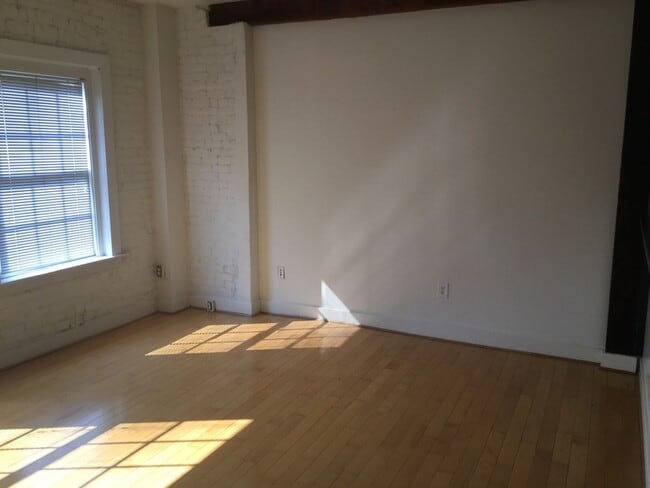 Building Photo - 301 Goshen St