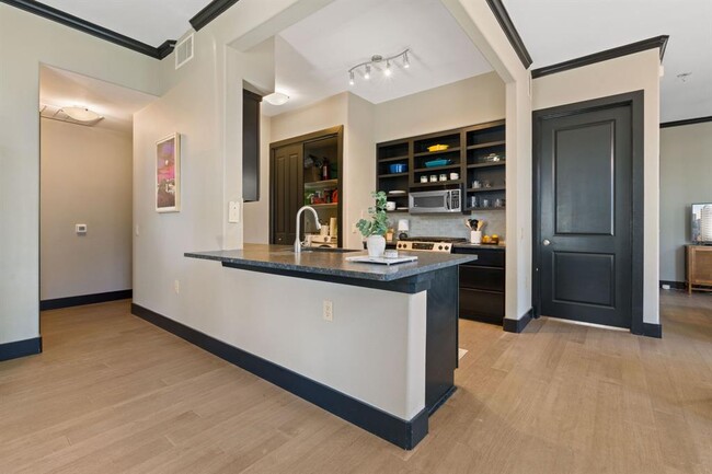 Foto del edificio - 2216 Thornton Rd
