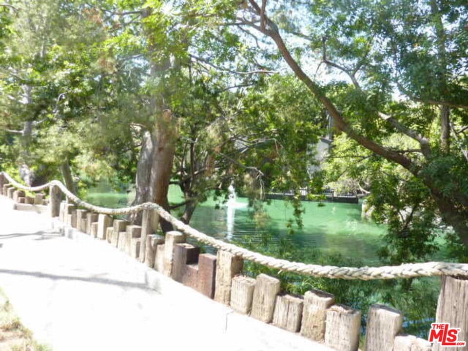 Foto del edificio - 3305 Raintree Cir