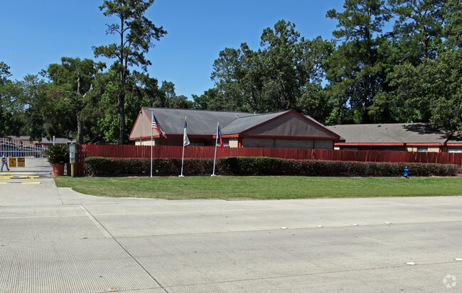 Foto del edificio - Lakewood Townhomes