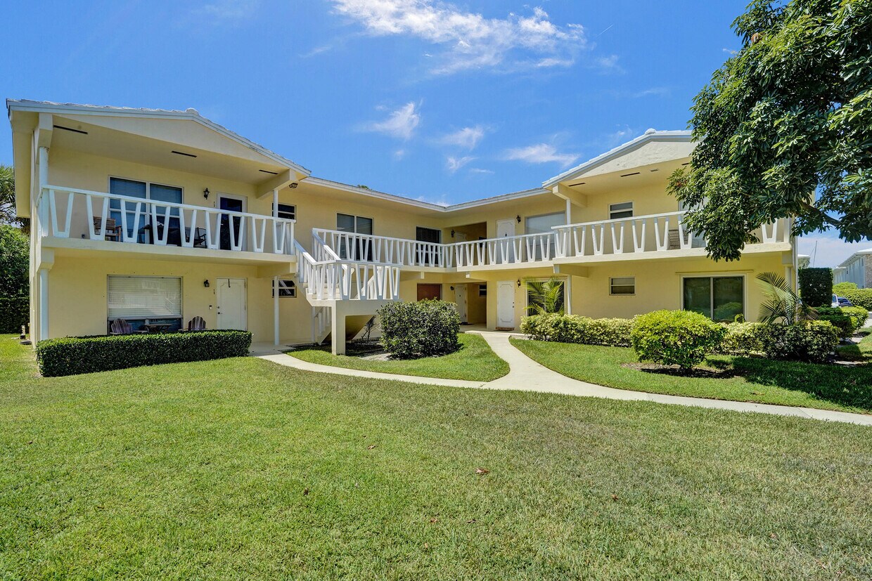 Foto principal - 2755 NE 28th Ave
