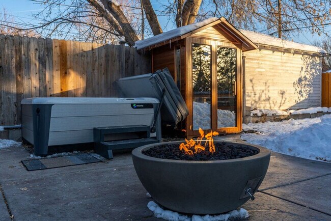 Foto del edificio - 1198 Browning Ave