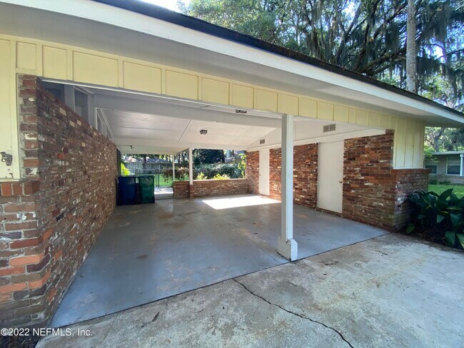 Building Photo - 1301 Kings Rd