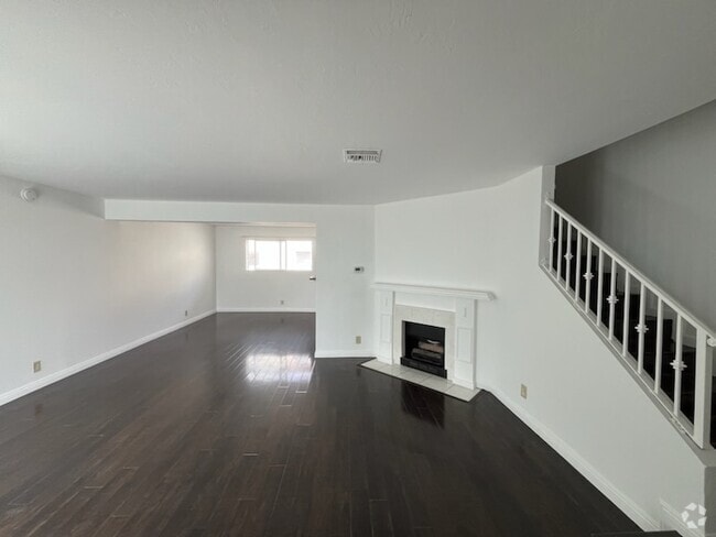 Building Photo - 18550 Hatteras St
