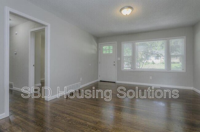 Foto del edificio - 709 N Westwood Dr