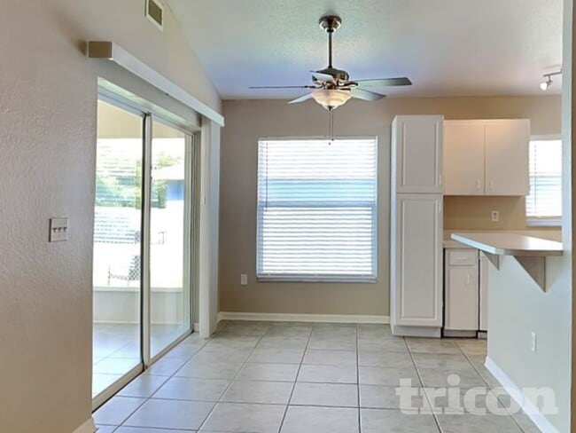 Building Photo - 7641 Manor Dr