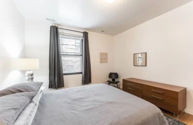 Building Photo - Quaint 2 Bed 2 Bath available in the Uptown area