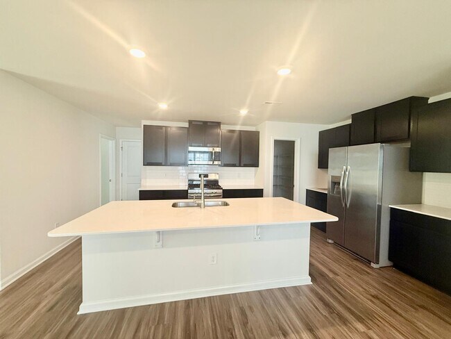 Building Photo - 2834 Oldfield Dr