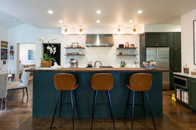 Foto del edificio - 405 Meadow Ct