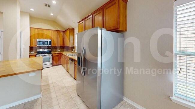 Foto del edificio - 1921 Highland Haven Ln