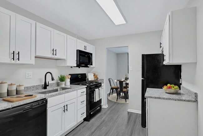 Building Photo - The Warwick Apartments