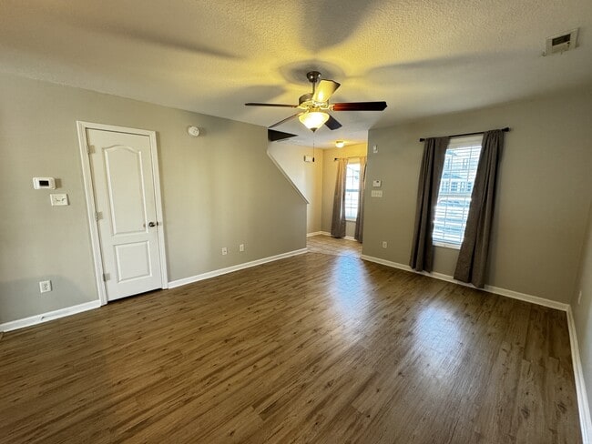 Foto del edificio - 147 Glen Cannon Drive