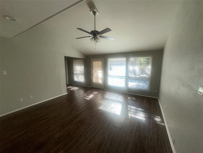 Foto del edificio - 7919 Neff St