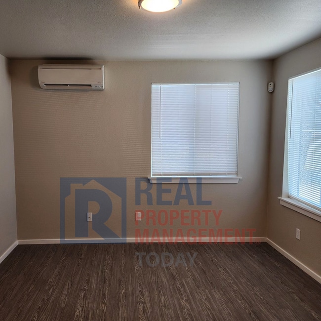 Building Photo - MOVE IN SPECIAL - $350.0 OFF 1 MONTH of RE...