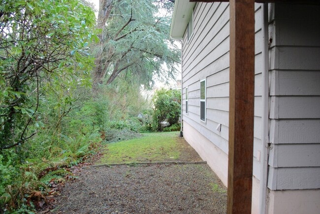 Building Photo - Custom West Seattle Home