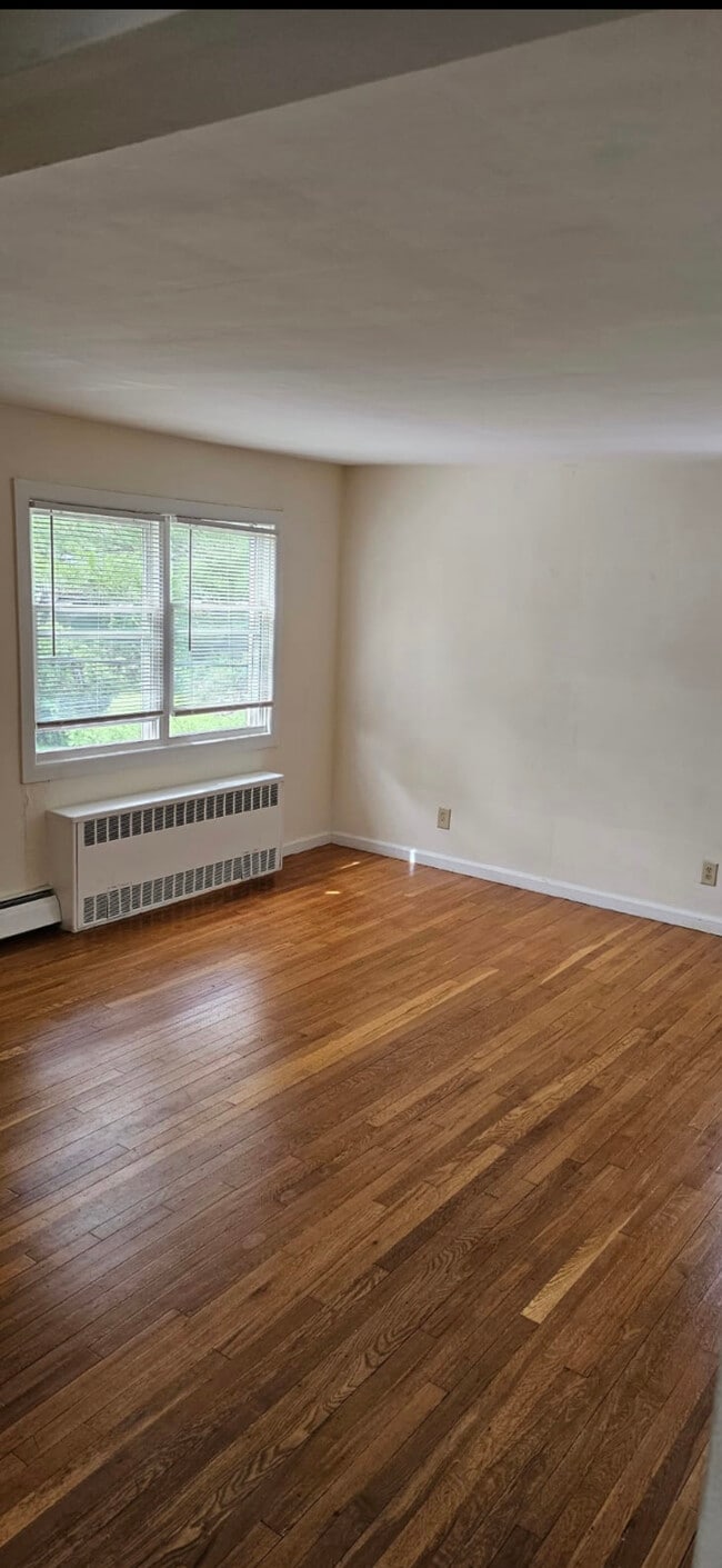 Building Photo - 39 Millers Ln