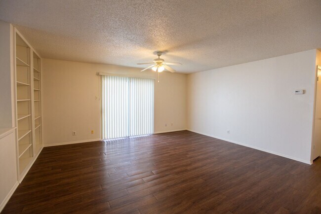 Building Photo - 9878 Misty Plain Dr