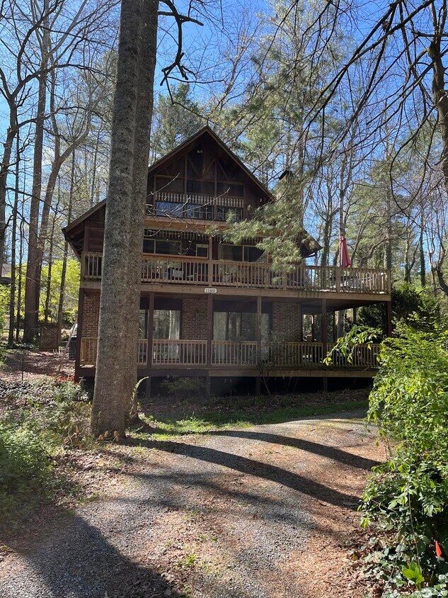 Primary Photo - 1160 West Blue Ridge Rd.- Flat Rock Villag...