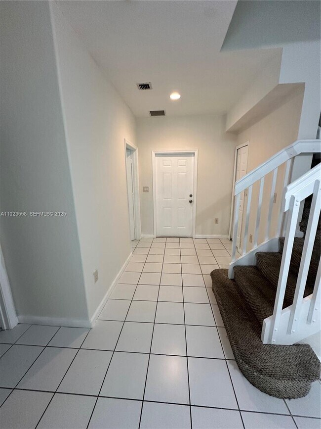 Foto del edificio - 1529 SE 24th Ct