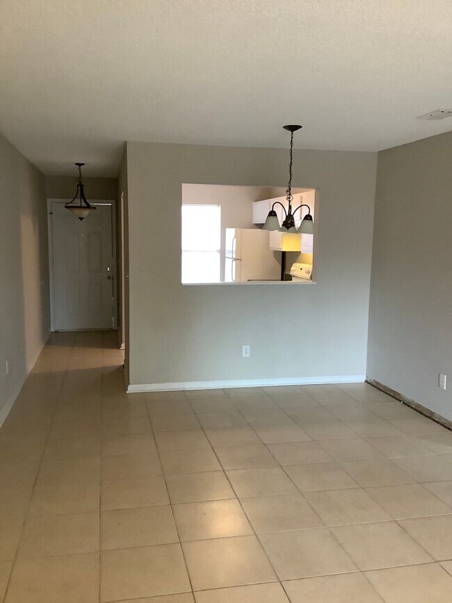 Building Photo - 2 Bedroom, 2 Bath Condo Minutes From Main ...
