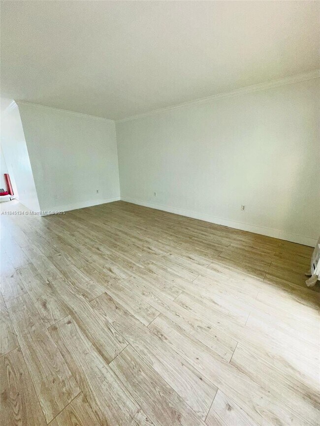 Foto del edificio - 9281 W Bay Harbor Dr