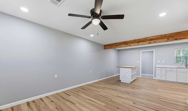 Building Photo - Beautifully renovated TWO Bedroom - TWO Bath Duplex Apartment!
