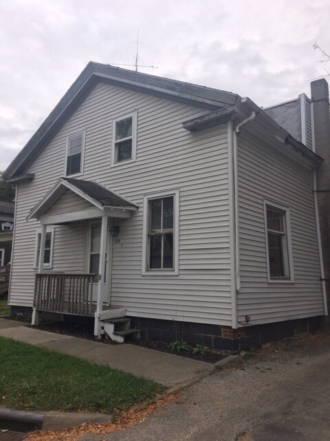 Primary Photo - 329 E South St
