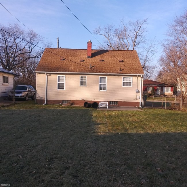 Building Photo - 3 br, 1.5 bath House - 21938 Birchwood Ave