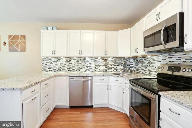 Foto del edificio - 9725 Kings Crown Ct