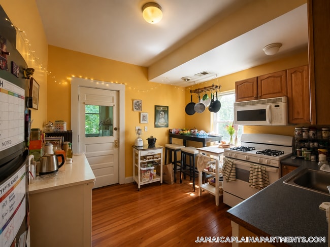 Building Photo - 58 Brookside Ave