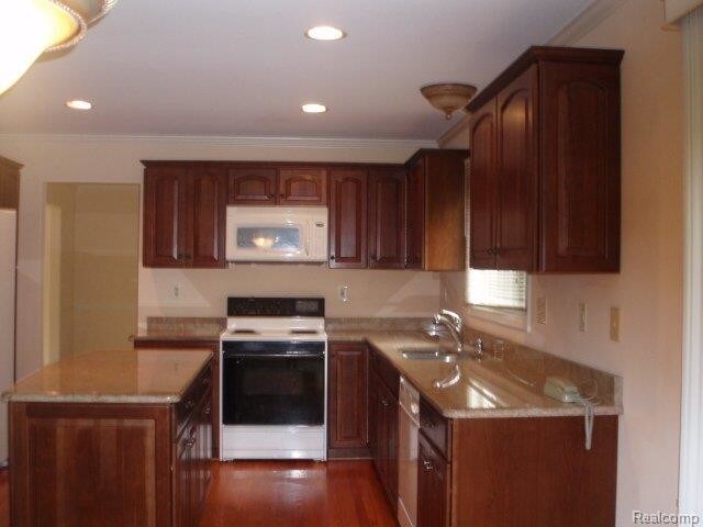 Building Photo - 1735 Pinoak Ct