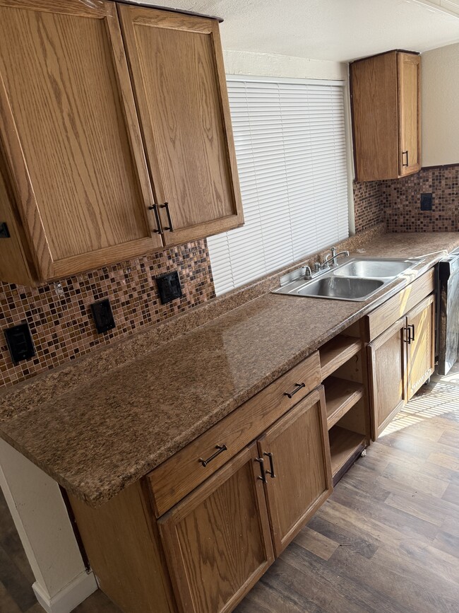 Building Photo - 1405 Vegas Valley Dr