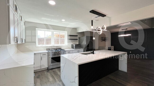 Photo - 1520 Armstrong Dr House