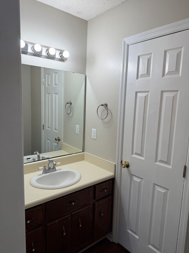 Foto del edificio - Check Out This 3BD/2B Home!!