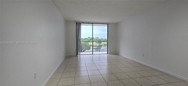 Building Photo - 9688 Fontainebleau Blvd