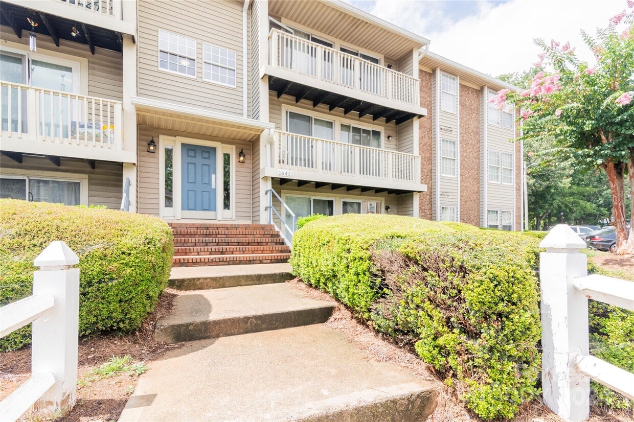 Primary Photo - 1641 Arlyn Cir