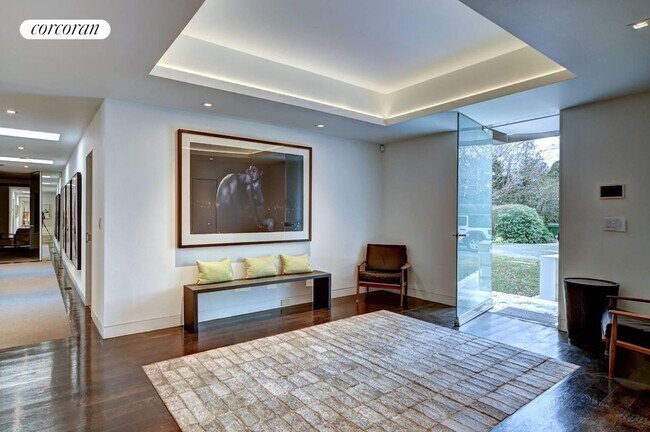 Building Photo - 25 Holly Ln