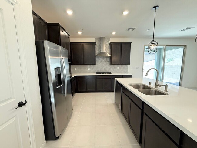 Foto del edificio - Modern Brand New 4-Bedroom Retreat with Loft, Balcony & Mountain Views