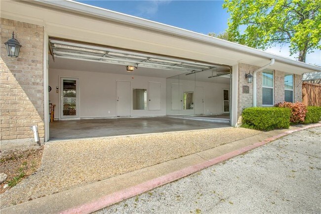 Foto del edificio - 2160 Kessler Ct
