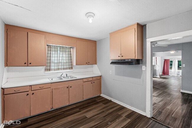 Building Photo - Home For Rent!